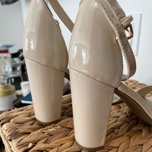 Sandals - Picture 3 of 4